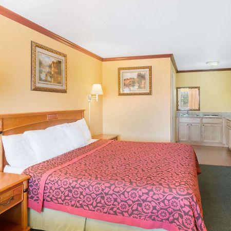 Days Inn By Wyndham King City Zewnętrze zdjęcie