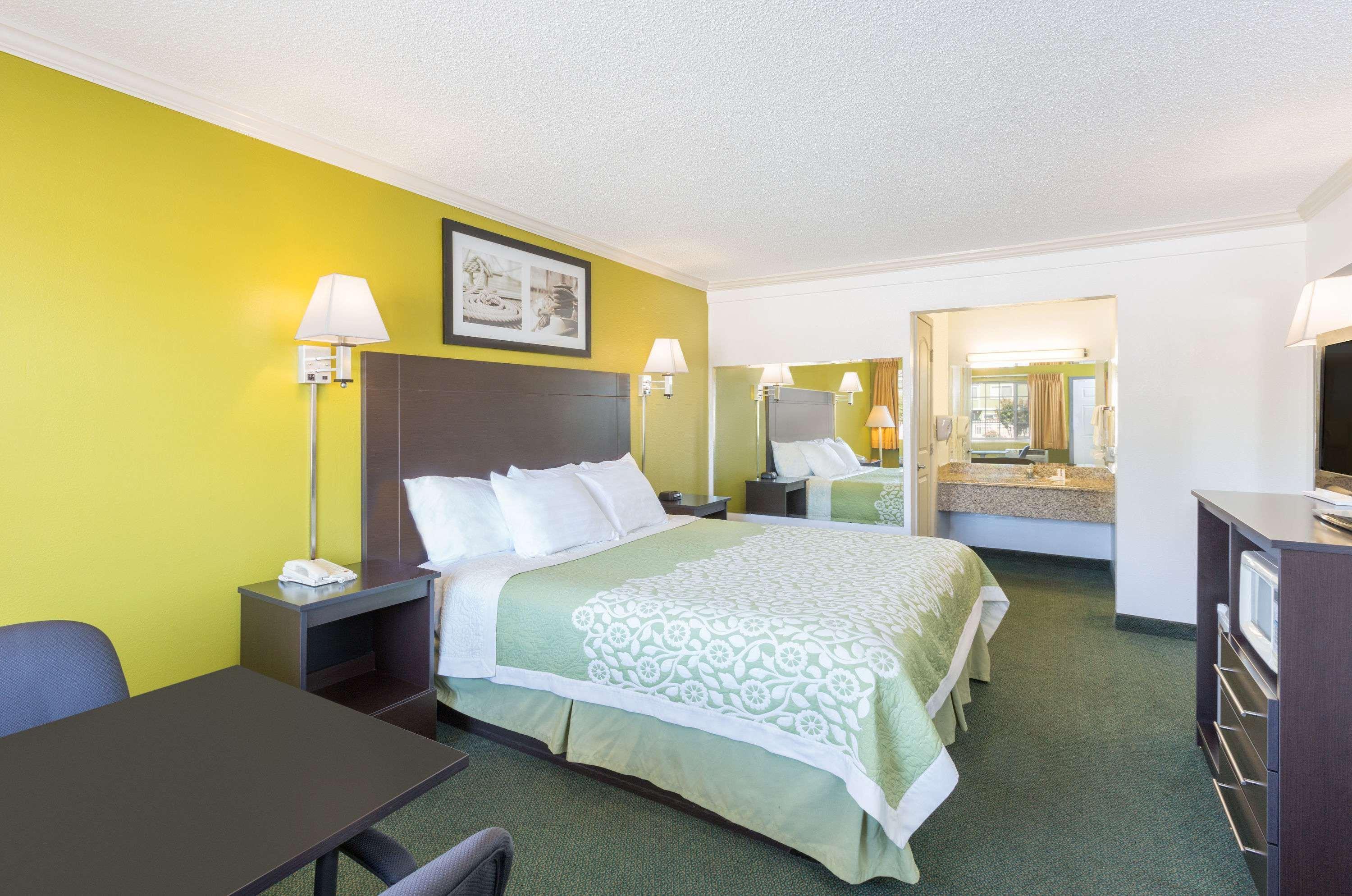 Days Inn By Wyndham King City Zewnętrze zdjęcie