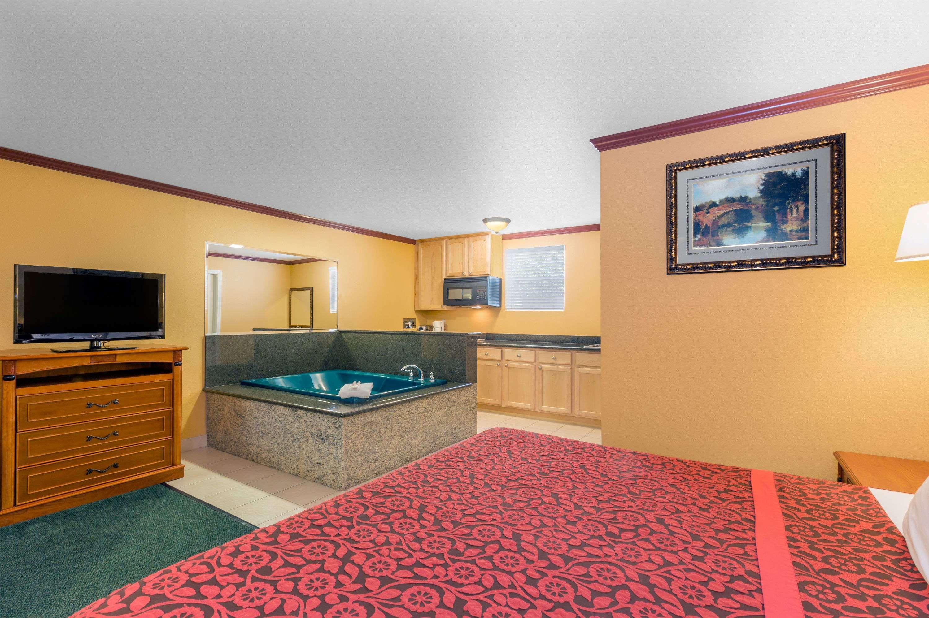 Days Inn By Wyndham King City Zewnętrze zdjęcie
