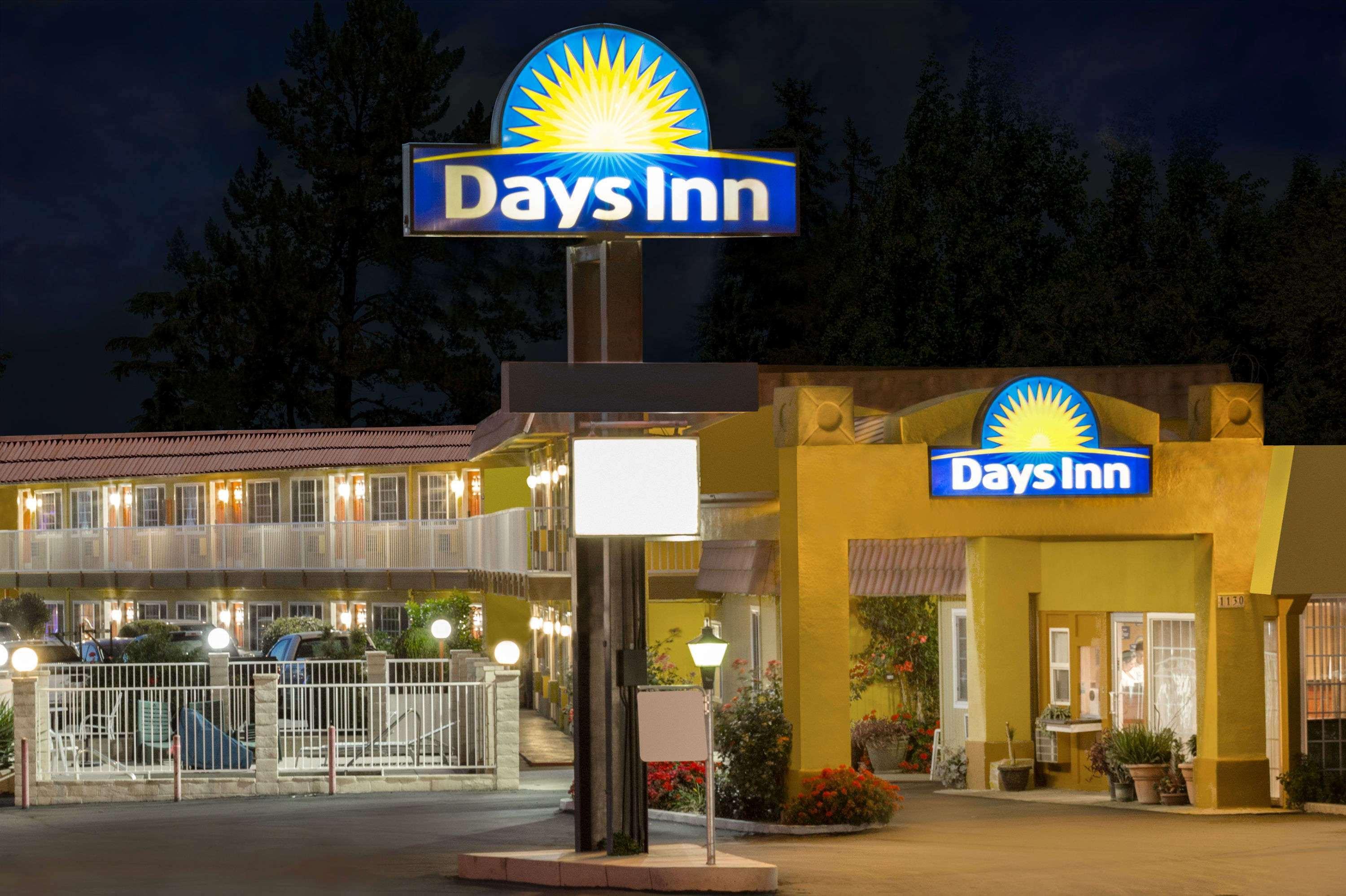 Days Inn By Wyndham King City Zewnętrze zdjęcie