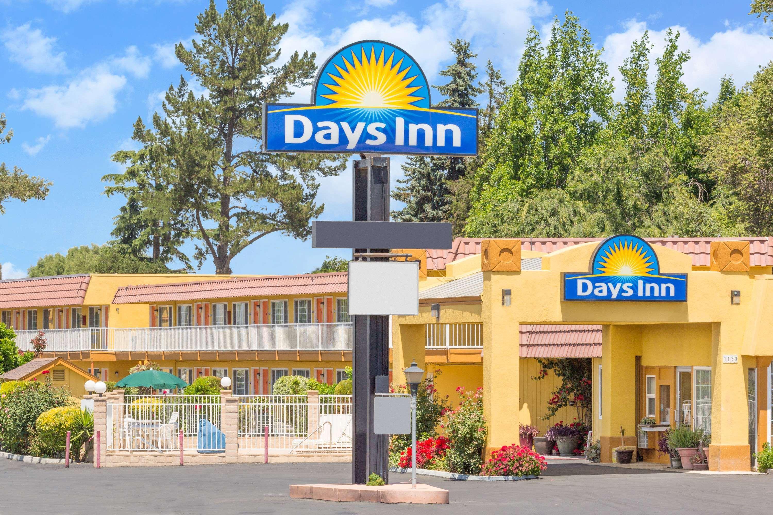 Days Inn By Wyndham King City Zewnętrze zdjęcie